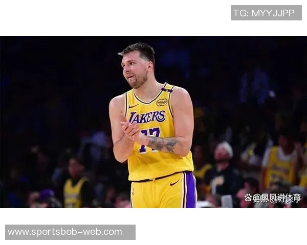 东契奇季前赛表现出色轻松砍下31分5板9助展现瘦身效果 东契奇季前赛表现出色轻松砍下31分5板9助展现瘦身效果