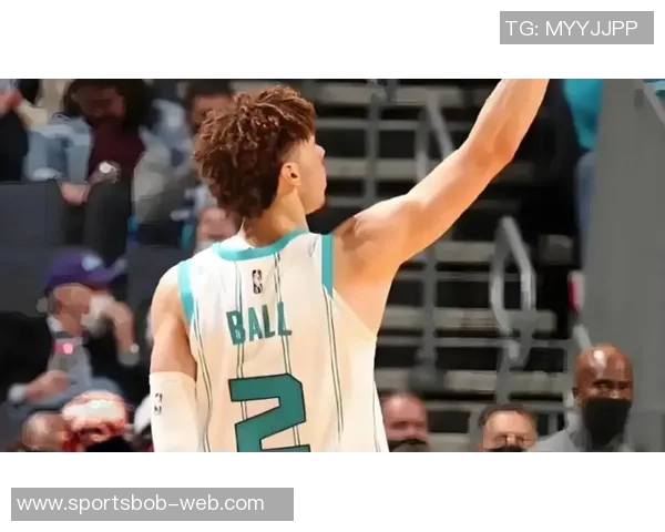 拉梅洛鲍尔表现出色13投8中三分4中8砍下20分助攻6次正负值高达27 拉梅洛鲍尔表现出色13投8中三分4中8砍下20分助攻6次正负值高达27